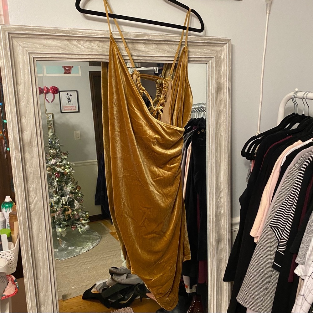 🚫🚫sold🚫🚫💛Mustard Velvet Dress - Picture 2 of 7